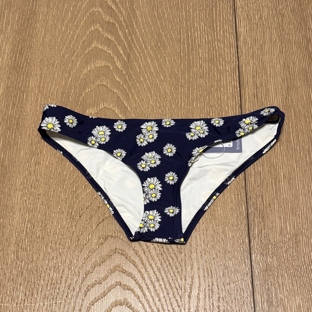 Flirtelle Bloom Bikini Briefs 10 NWT